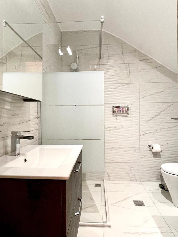 Emerald Luxury Apartments - Ath Airport Spáta エクステリア 写真