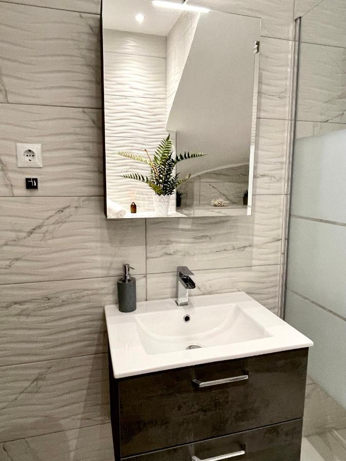 Emerald Luxury Apartments - Ath Airport Spáta エクステリア 写真
